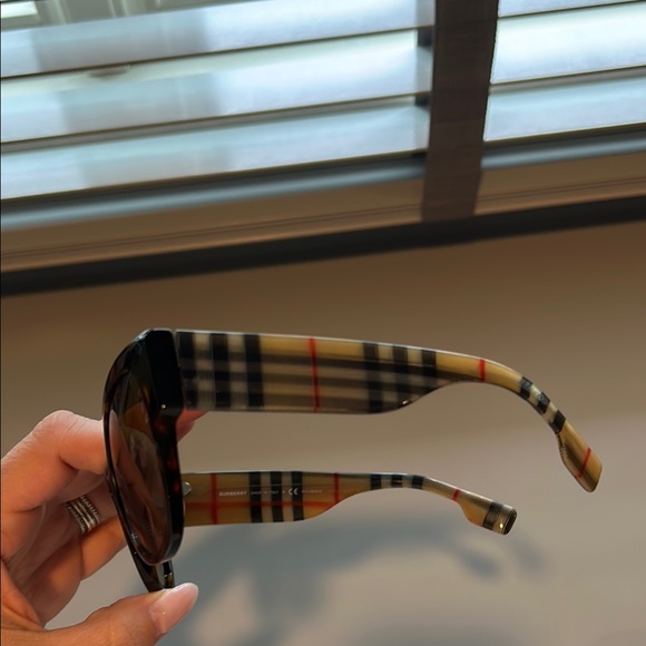 Burberry Tortoise Sunglasses with Plaid Case - Picture 4 of 12